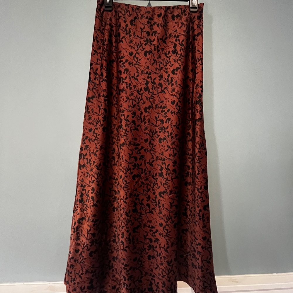 Satin floral print maxi skirt w/ lining